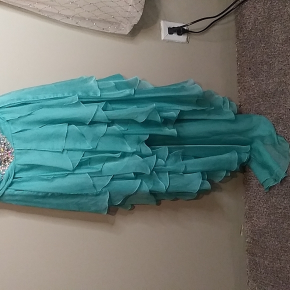 Prom/ homecoming dress - Picture 3 of 5